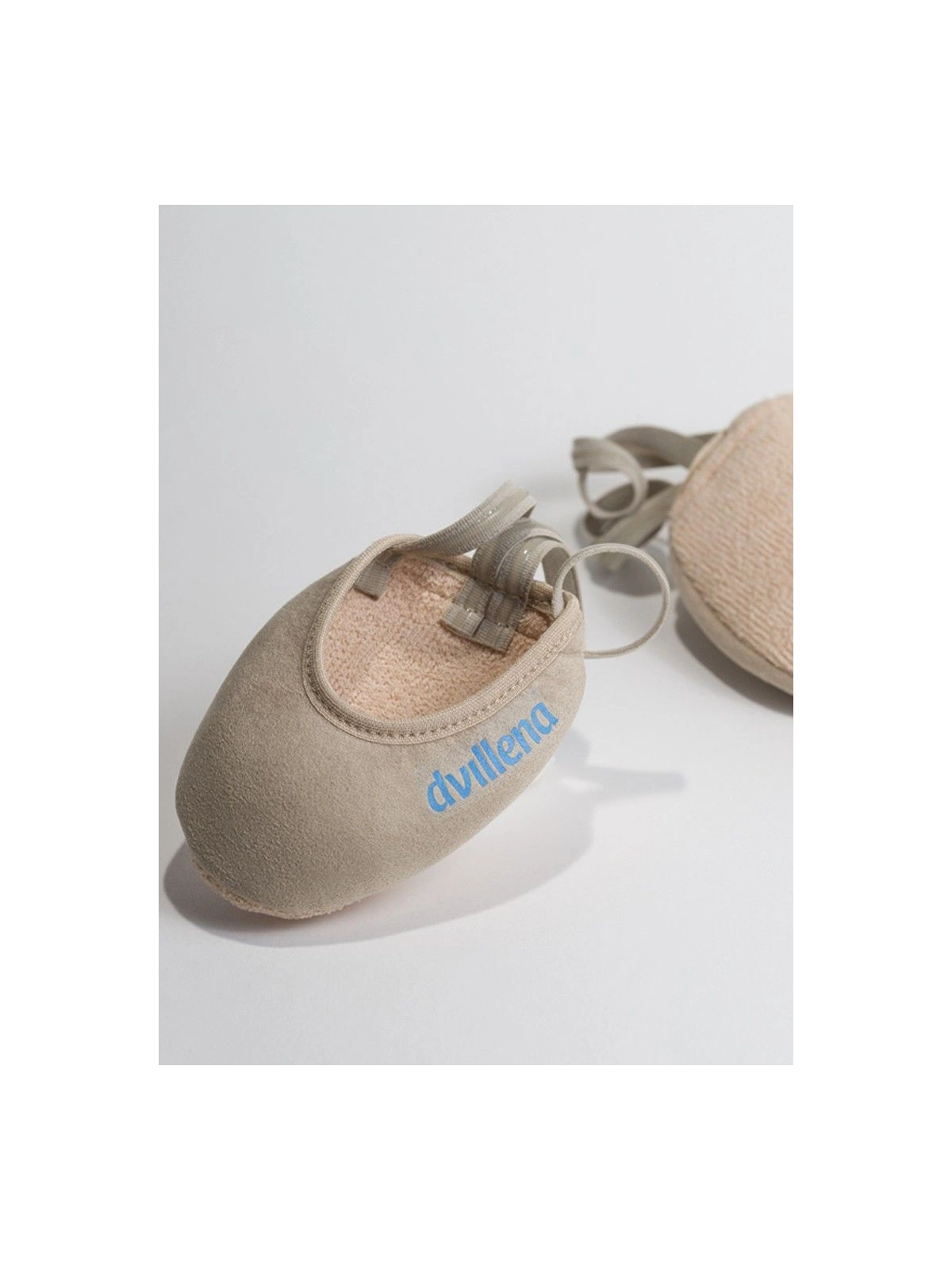 Dvillena Pekin toe shoes